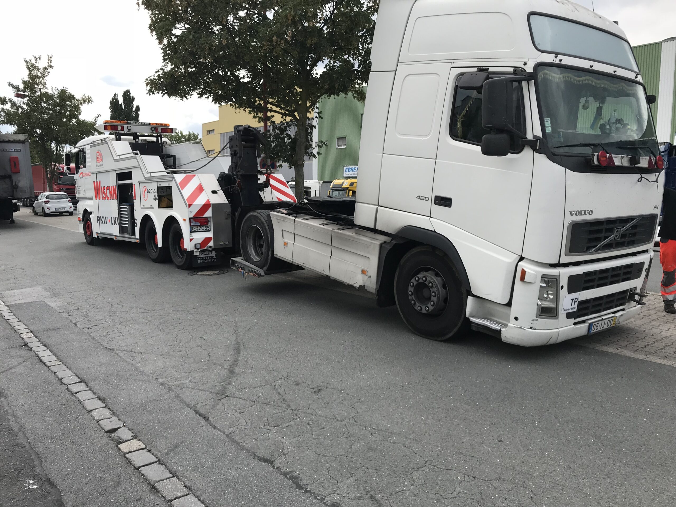 Bergedienst Wischnewski bei einer anspruchsvollen Fahrzeugbergung